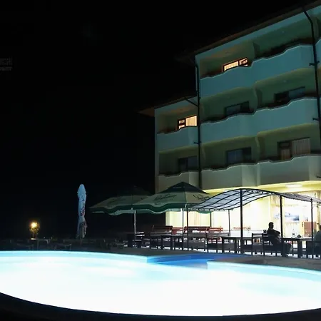 فندق Restaurant Popini Laki 2*