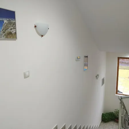 Restaurant Popini Laki فندق 2*